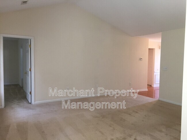 Building Photo - 104 Pendock Ln