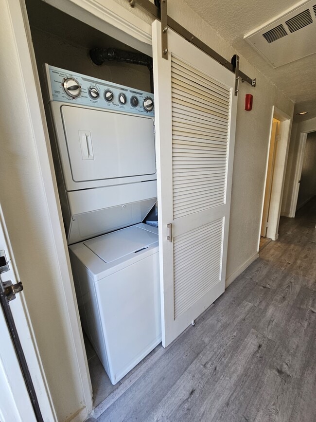 Washer Dryer - 1150 Granville Ave