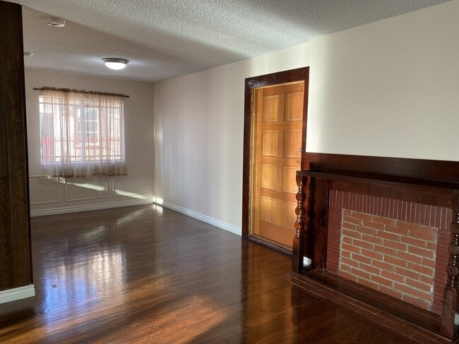 Foto del edificio - 7810 Wilkinson Ave