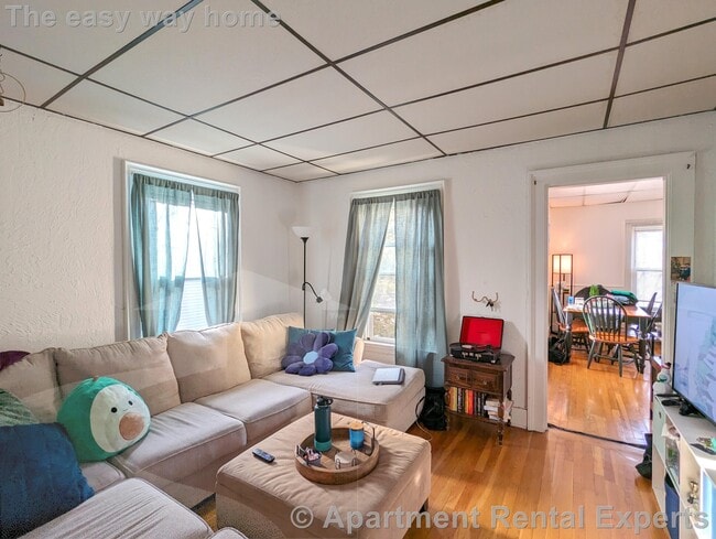 Building Photo - 74 Dover St