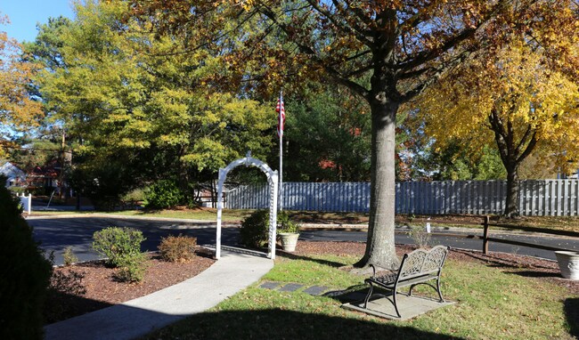 Building Photo - 919 Lakeview Ave