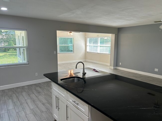 Building Photo - 108 Frances Dr