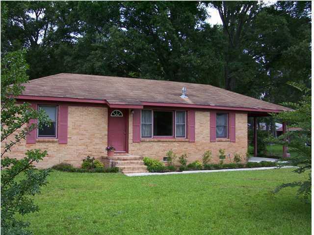 Building Photo - Cozy 3 Bedroom Home