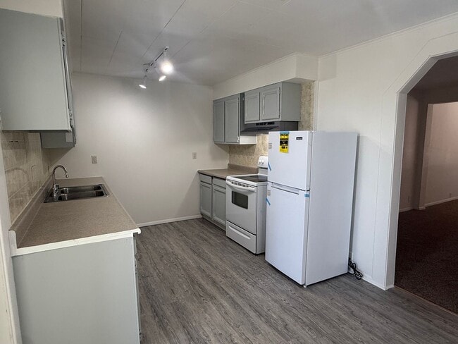 Building Photo - 2 Bedroom 2 Bathroom Home