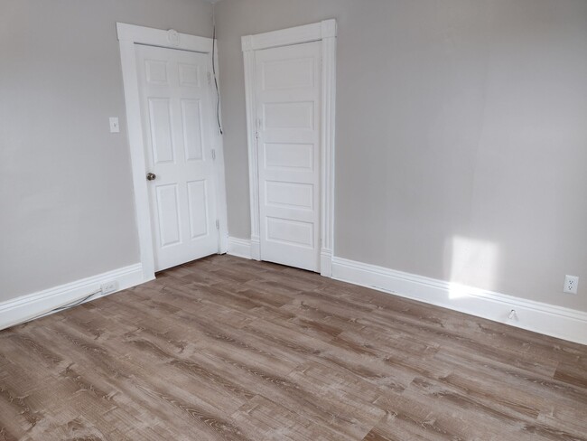 Room 2 - 212 N 3rd St
