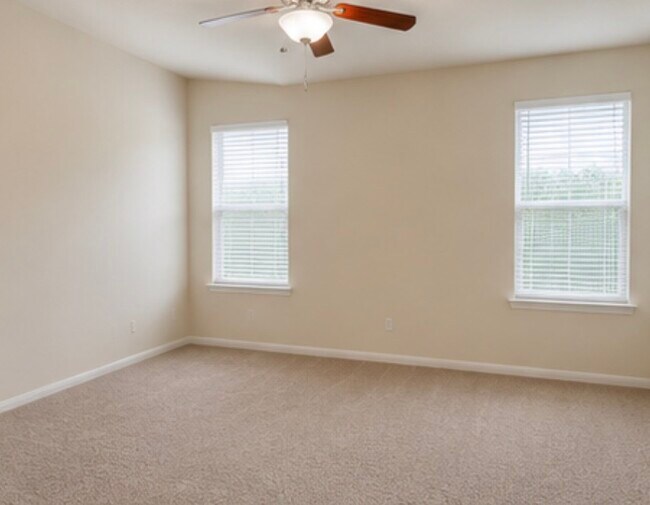 Foto del edificio - 1522 Heartwood Dr