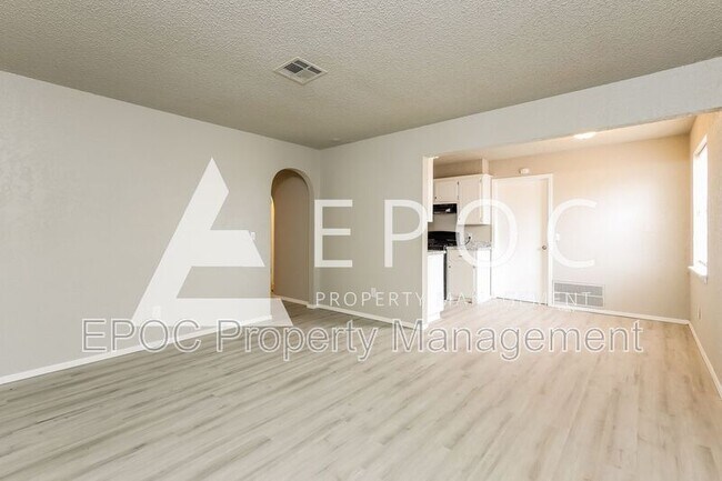 Building Photo - 3906 N Shadywood Dr