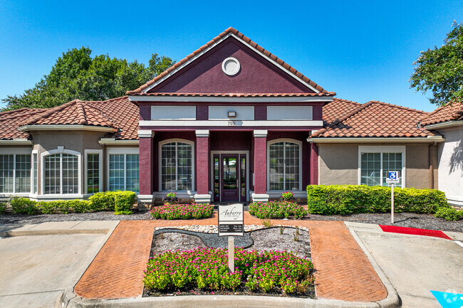 Resident Clubhouse - Auberry at Twin Creeks