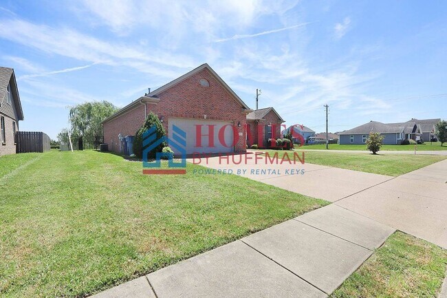 Building Photo - Three Bedroom | Two Bathroom | Newburgh