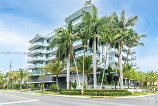 Building Photo - 9901 W Bay Harbor Dr