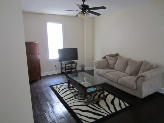 Foto del edificio - 1654 Holmden Ave