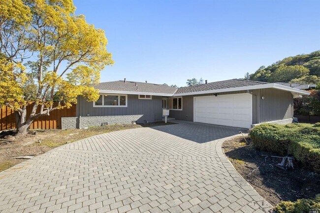 Foto del edificio - 1015 Calle Paseo