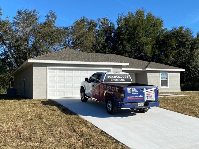 Foto del edificio - Custom Home - Desirable SW Ocala Neighborhood 3/2/2 **Won't Last**