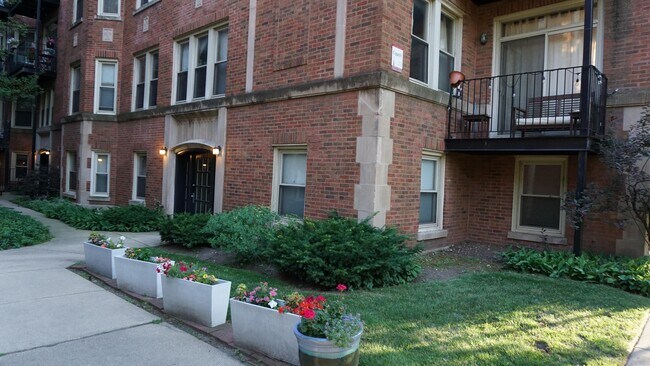 Building Photo - 1663 W Pratt Blvd