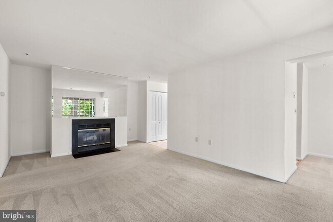 Foto del edificio - 8387 Montgomery Run Rd