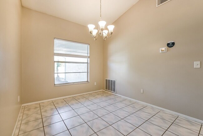 Foto del edificio - 520 Elmwood Ct