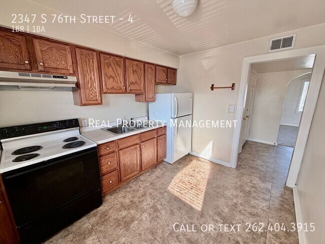 Foto del edificio - 2347 S 76th St