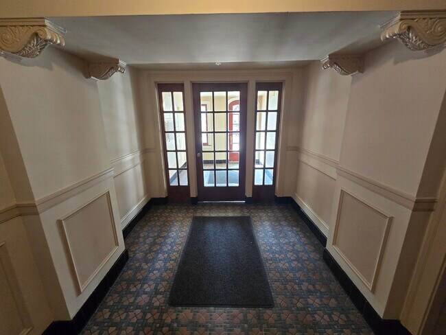 Building Photo - 4919-4927 N Rockwell