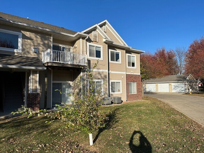 Condo building showing Unit 59(2nd floor) - 1110 N 6th St