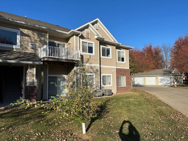 Condo building showing Unit 59(2nd floor) - 1110 N 6th St