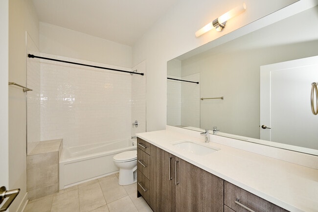 Bathroom - 5139 N Broadway St
