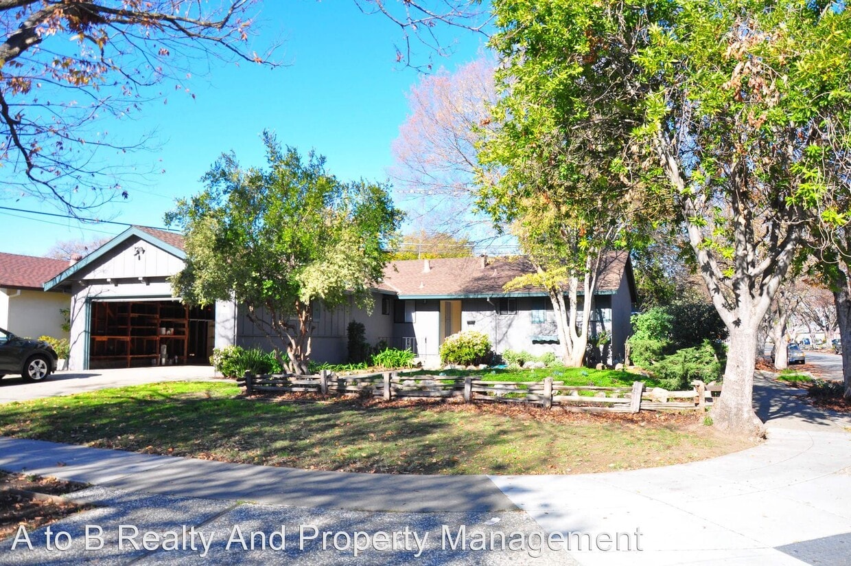 Primary Photo - 3 br, 1.5 bath House - 1565 Willowbrook Drive