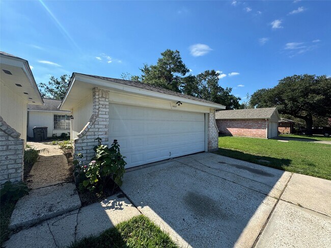 Foto del edificio - 23227 Low Ridge Rd