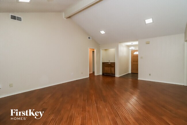 Building Photo - 8608 Skyview Terrace
