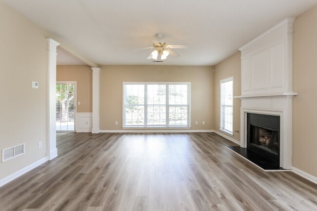 Building Photo - 4425 Ridgefair Dr