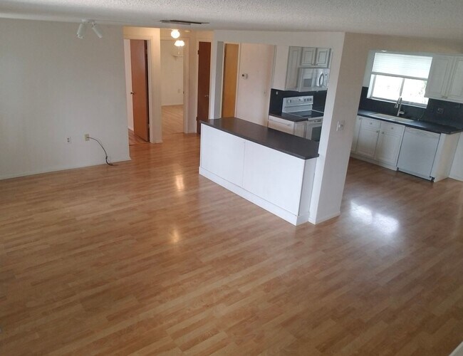 Building Photo - 10140 Glen Moor Ln