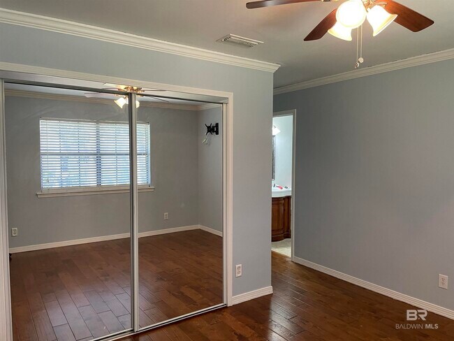 Foto del edificio - 353 S School St