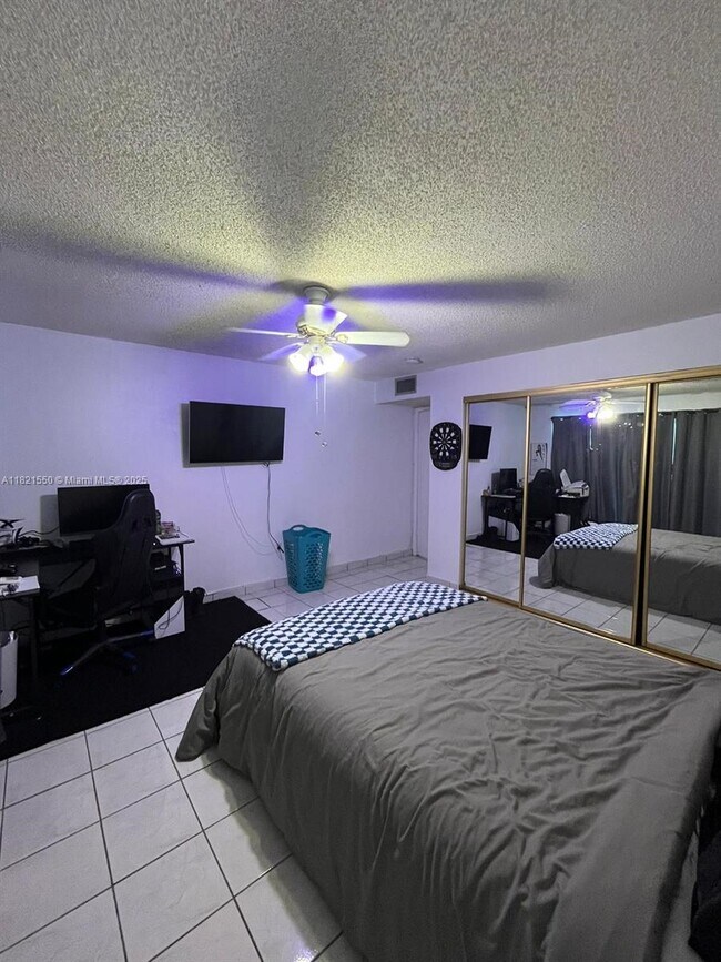 Foto del edificio - 1555 W 44th Pl
