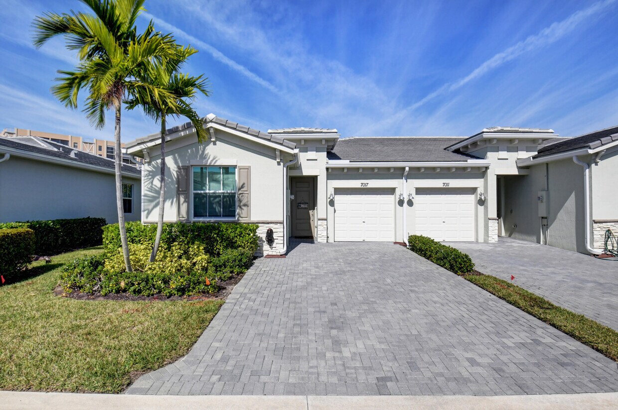 Foto principal - 7017 Peters Ln