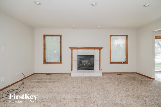 Building Photo - 5301 Stanford Ln