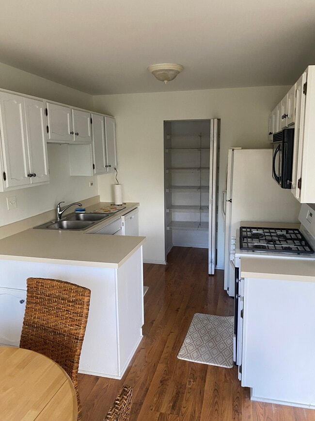 Foto del edificio - 718 Crescent Ct