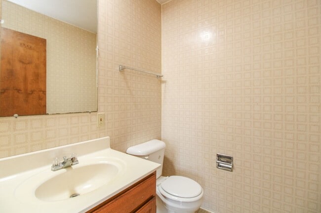 Building Photo - 1812 Sunrise Dr