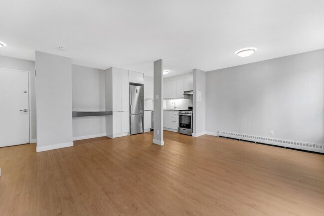 Building Photo - 145 York St