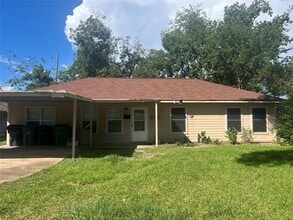 Building Photo - 5735 Kenilwood Dr