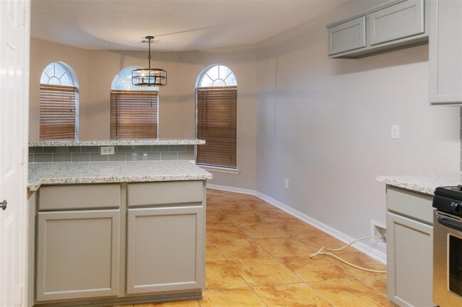 Building Photo - 6510 Larissa Cir