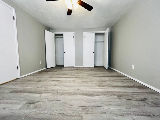 Building Photo - Beautifully Updated 2BD 1BA, Two-Story Dup...