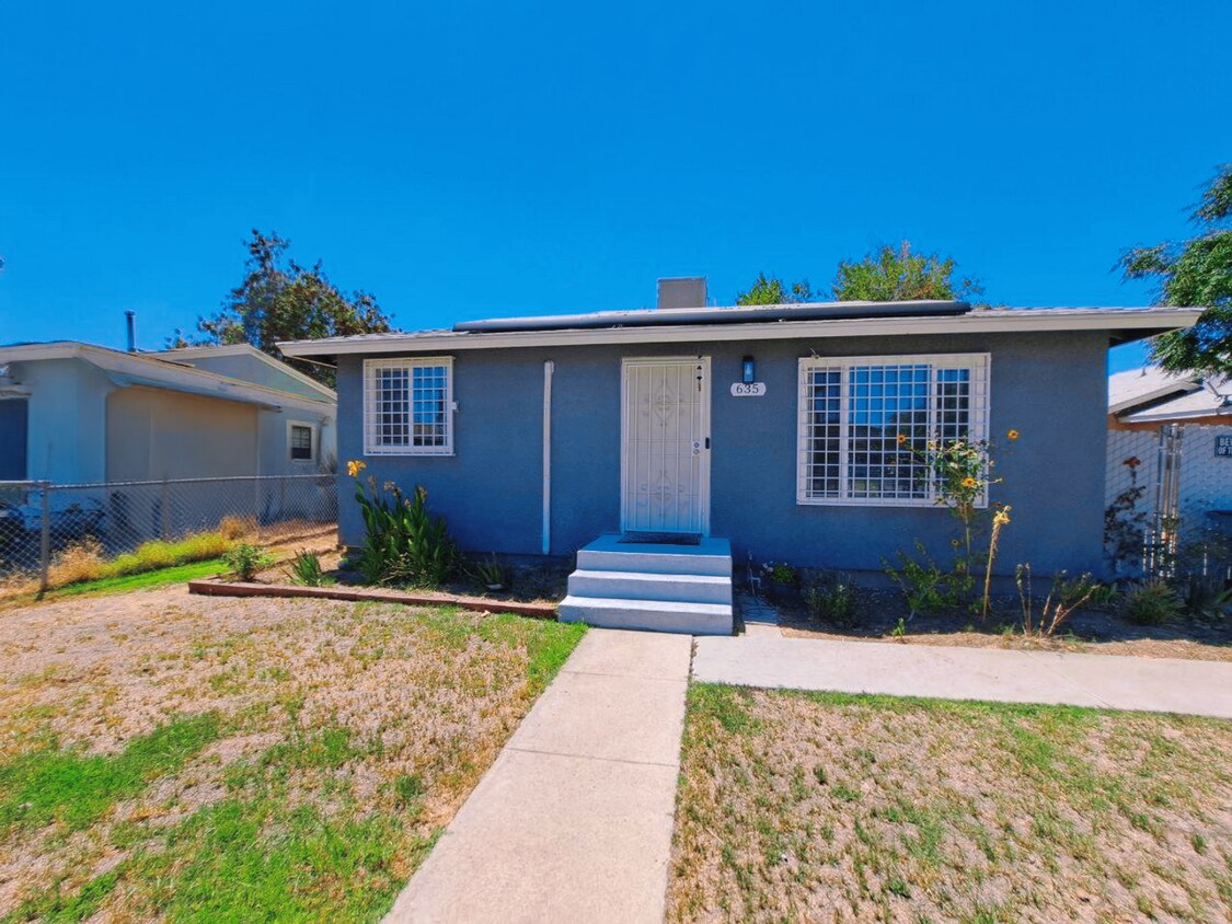 Foto principal - 2-bedroom Single Family Home with Solar!