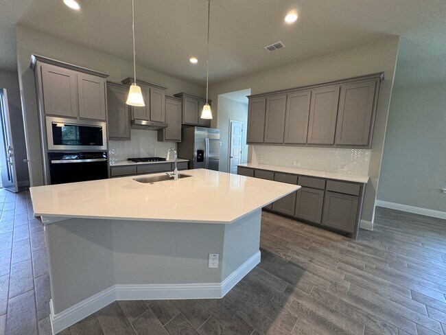 Building Photo - 2305 Toucan Dr