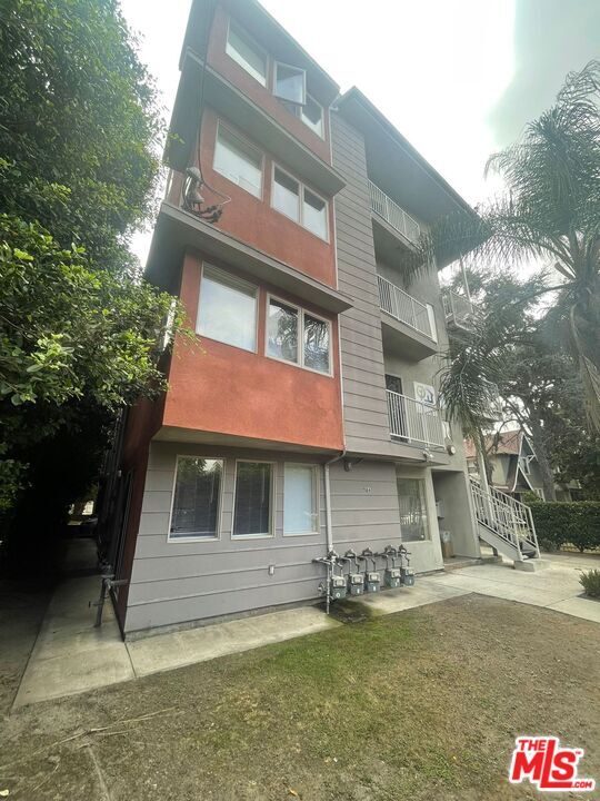 Foto del edificio - 1186 W 36th St