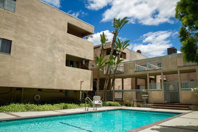 Foto del edificio - 2255 Montrose Ave