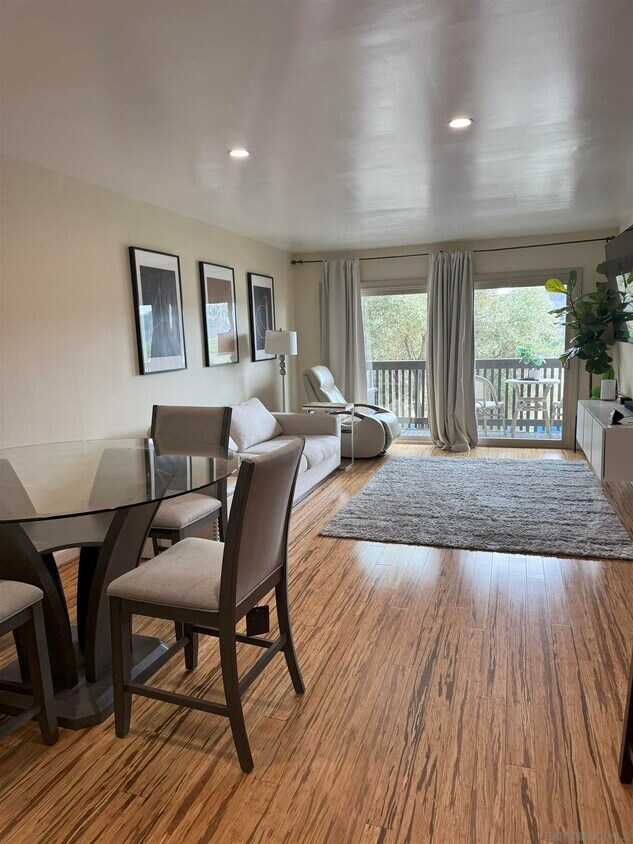 Foto principal - 6202 Friars Rd