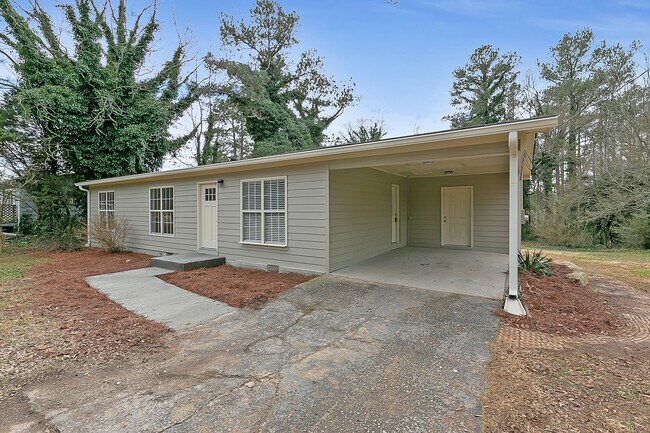 Building Photo - 4970 Hiram Lithia Springs Rd