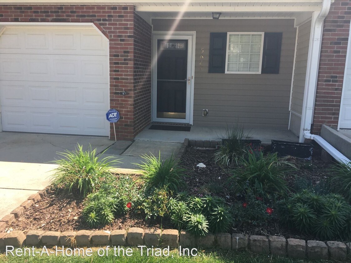 Building Photo - 2 br, 2.5 bath House - 5623 Fellowship Drive