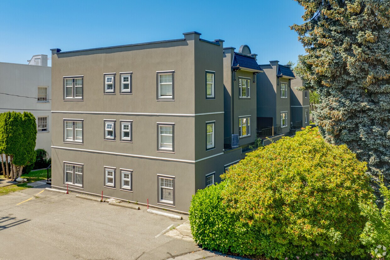 Photo du bâtiment - Universtiy Lodge Apartments