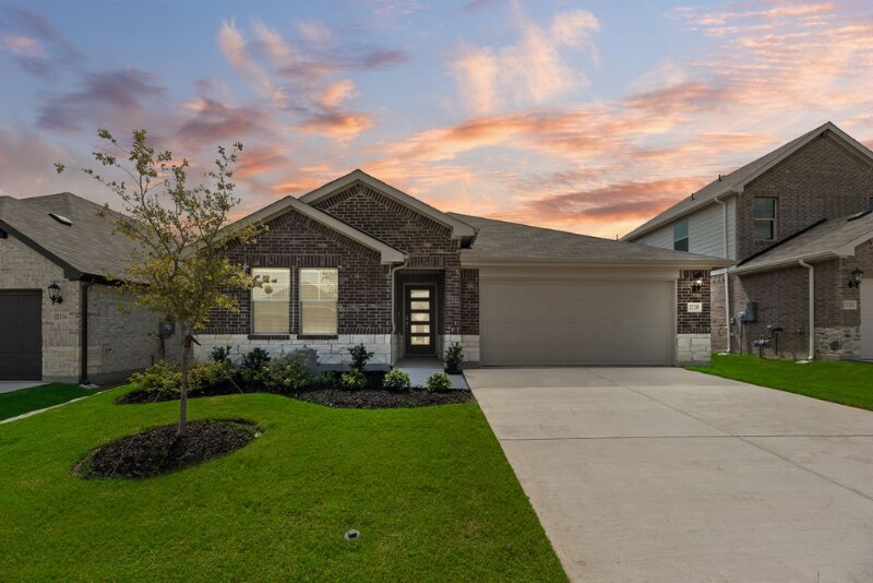 Primary Photo - 2220 Dunbar Dr