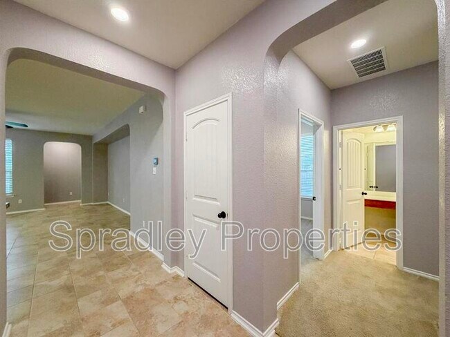 Foto del edificio - 9118 Lonesome Oak Drive